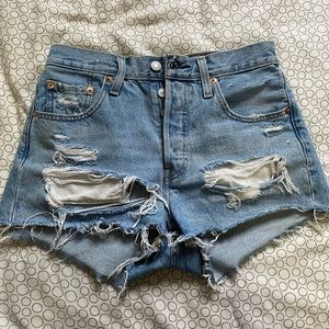 Levi’s 501 shorts - size 25